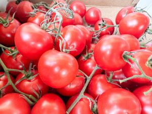 Tomaten - Gemüse draußen vor dem Markt - Mein Bauernmarkt Höchenschwand