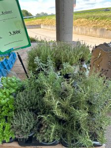 Kräuter - Gemüse draußen vor dem Markt - Mein Bauernmarkt Höchenschwand